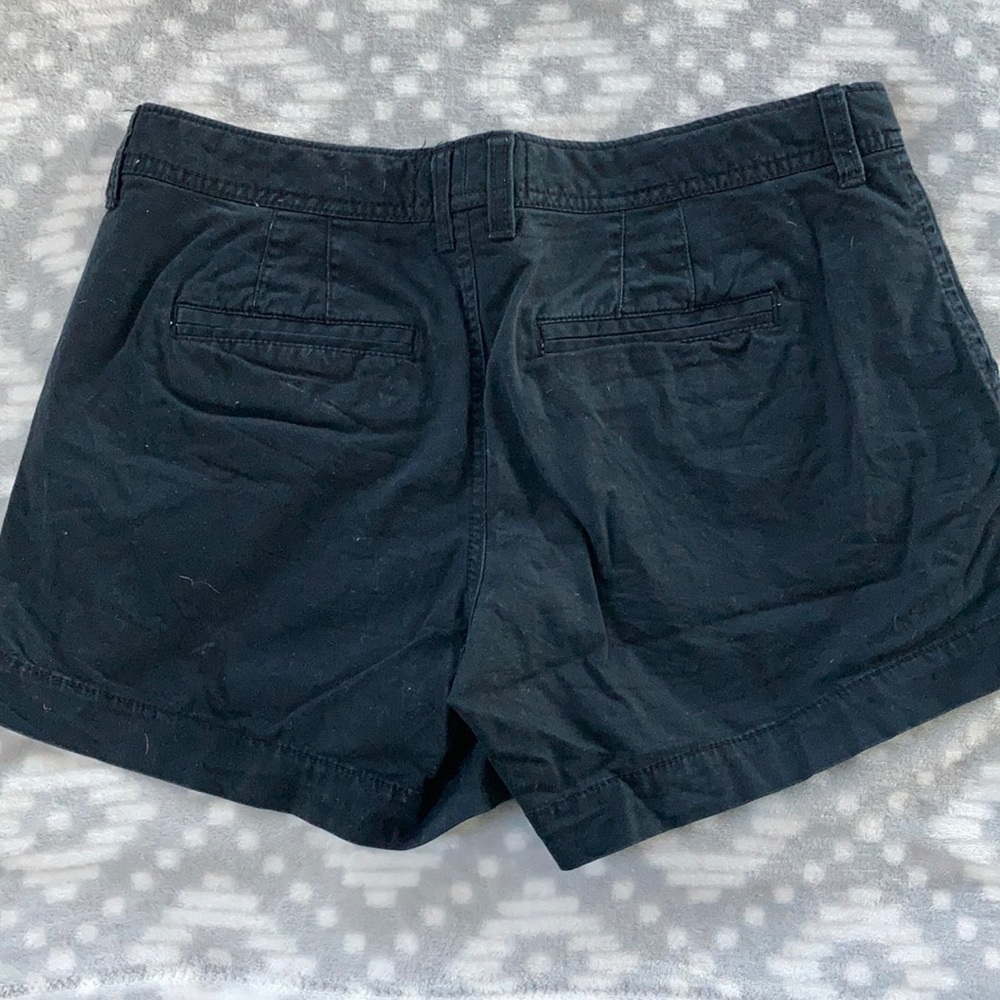 Old Navy Black Favorite Khakis Perfect 5’Shorts - Picture 2 of 3